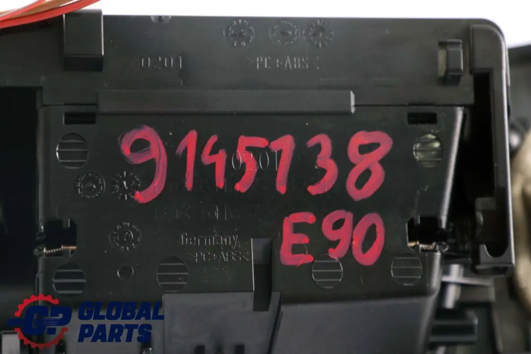 Centre Console Trim Ashtray Glacier Silber Silver to BMW 3 Series E90 E91 Cover with Part number 6970136 BMW 3 Series E90 E91 Cover Centre Console Trim Ashtray Glacier Silber Silver - SKU rhd-9145138 - Part number 6970136