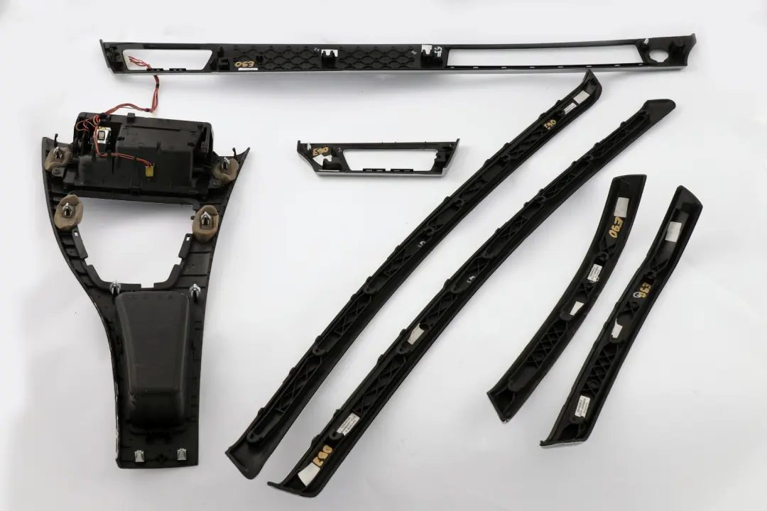 Set Cover Dash Trim Strip Aluminium Glacier Silber to BMW 3 Series 3 E90 with Part number 9148070 BMW 3 Series 3 E90 Set Cover Dash Trim Strip Aluminium Glacier Silber - SKU rhd-9148070-3 - Part number 9148070