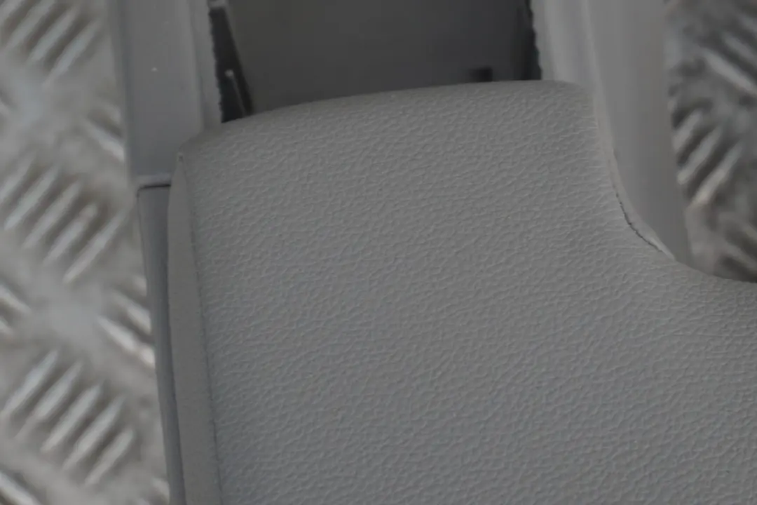 Grau Grey Centre Console Armrest to BMW 3 Series 1 E90 E91 E92 E93 with Part number 9153216 BMW 3 Series 1 E90 E91 E92 E93 Grau Grey Centre Console Armrest - SKU rhd-9153216-1 - Part number 9153216