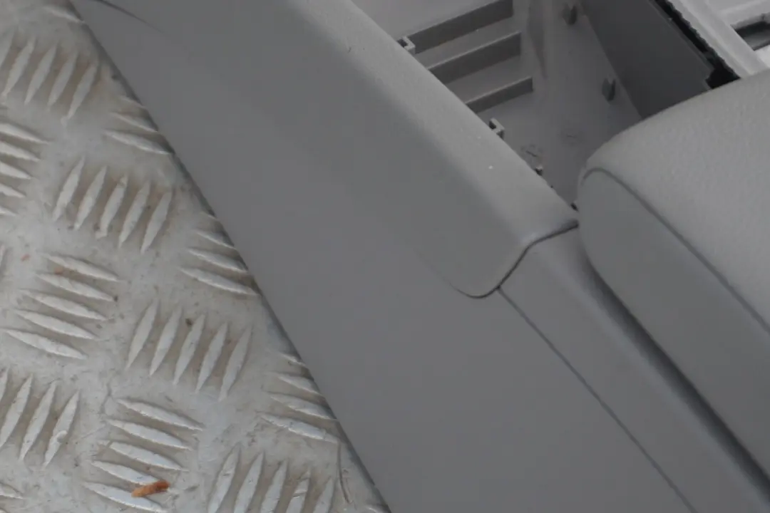 Grau Grey Centre Console Armrest to BMW 3 Series 1 E90 E91 E92 E93 with Part number 9153216 BMW 3 Series 1 E90 E91 E92 E93 Grau Grey Centre Console Armrest - SKU rhd-9153216-1 - Part number 9153216