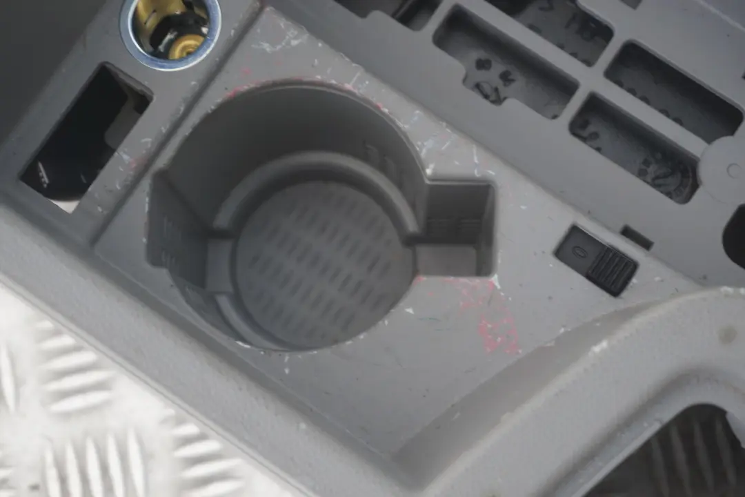 Grau Grey Centre Console Armrest to BMW 3 Series E90 E91 E92 E93 with Part number 9153216 BMW 3 Series E90 E91 E92 E93 Grau Grey Centre Console Armrest - SKU rhd-9153216 - Part number 9153216