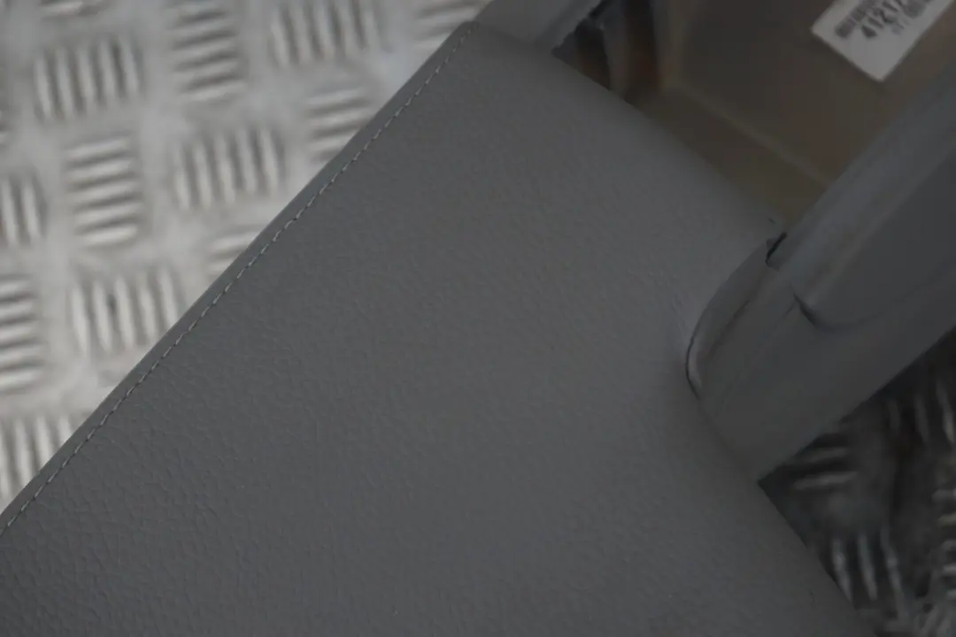 Grau Grey Centre Console Armrest to BMW 3 Series E90 E91 E92 E93 with Part number 9153216 BMW 3 Series E90 E91 E92 E93 Grau Grey Centre Console Armrest - SKU rhd-9153216 - Part number 9153216