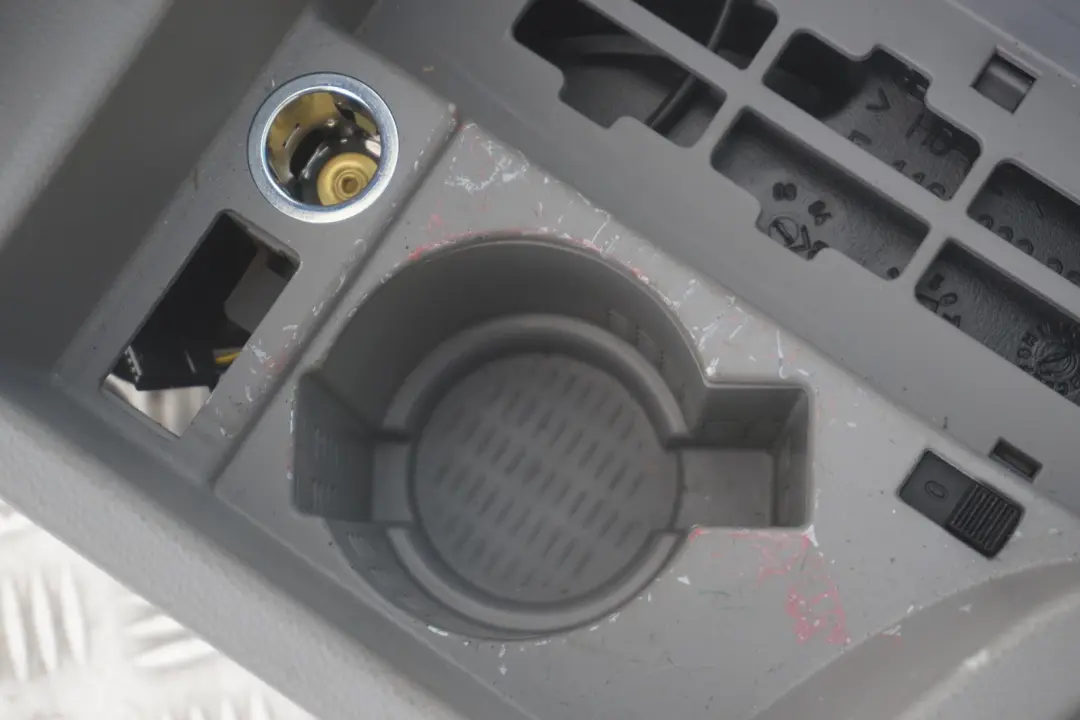 Grau Grey Centre Console Armrest to BMW 3 Series E90 E91 E92 E93 with Part number 9153216 BMW 3 Series E90 E91 E92 E93 Grau Grey Centre Console Armrest - SKU rhd-9153216 - Part number 9153216