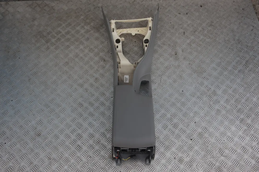 Grau Grey Centre Console Armrest to BMW 3 Series E90 E91 E92 E93 with Part number 9153216 BMW 3 Series E90 E91 E92 E93 Grau Grey Centre Console Armrest - SKU rhd-9153216 - Part number 9153216
