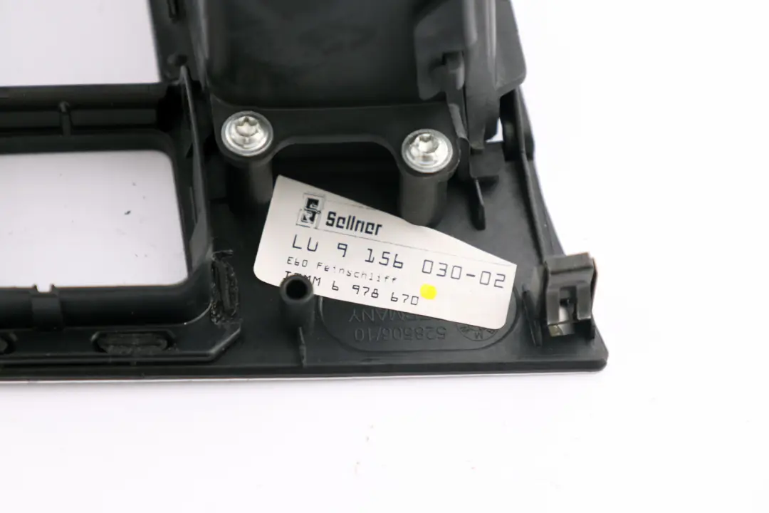 Armaturenbrett Mittelabdeckung Alu Feinschliff für BMW 5 er E60 E61 LCI mit Teilenummer 9156030 BMW 5 er E60 E61 LCI Armaturenbrett Mittelabdeckung Alu Feinschliff - SKU 9156030 - Teilenummer 9156030