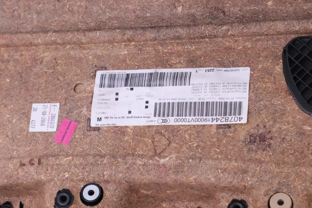 Front Right Door Card O/S Beige Cloth Vertex Panel to BMW 3 Series E90 E91 LCI with Part number 9167800 BMW 3 Series E90 E91 LCI Front Right Door Card O/S Beige Cloth Vertex Panel - SKU rhd-9167800 - Part number 9167800