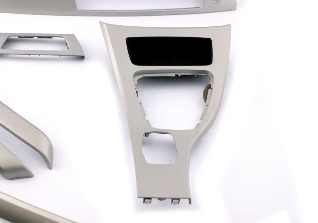 Set Trim Dashboard Console Strip Satin Silber Silver to BMW 3 Series E90 E91 LCI with Part number 9197278 BMW 3 Series E90 E91 LCI Set Trim Dashboard Console Strip Satin Silber Silver - SKU rhd-9197278 - Part number 9197278