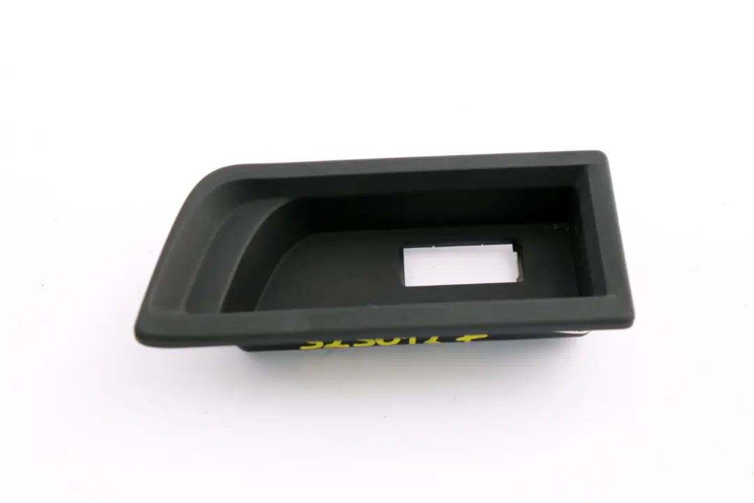 Auxiliary Aux Socket Trim Black to BMW 1 2 3 4 Series F20 F22 F30 F31 F33 with Part number 9207358 BMW 1 2 3 4 Series F20 F22 F30 F31 F33 Auxiliary Aux Socket Trim Black - SKU rhd-9230127 - Part number 9207358