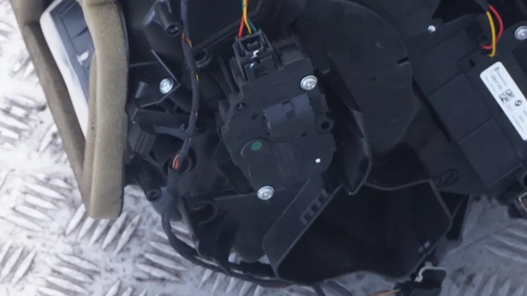 Complete Air Con Heater Matrix Housing Diesel to BMW 1 3 4 Series F20 F30 F32 1 with Part number 9238643 BMW 1 3 4 Series F20 F30 F32 1 Complete Air Con Heater Matrix Housing Diesel - SKU rhd-9238643-1 - Part number 9238643