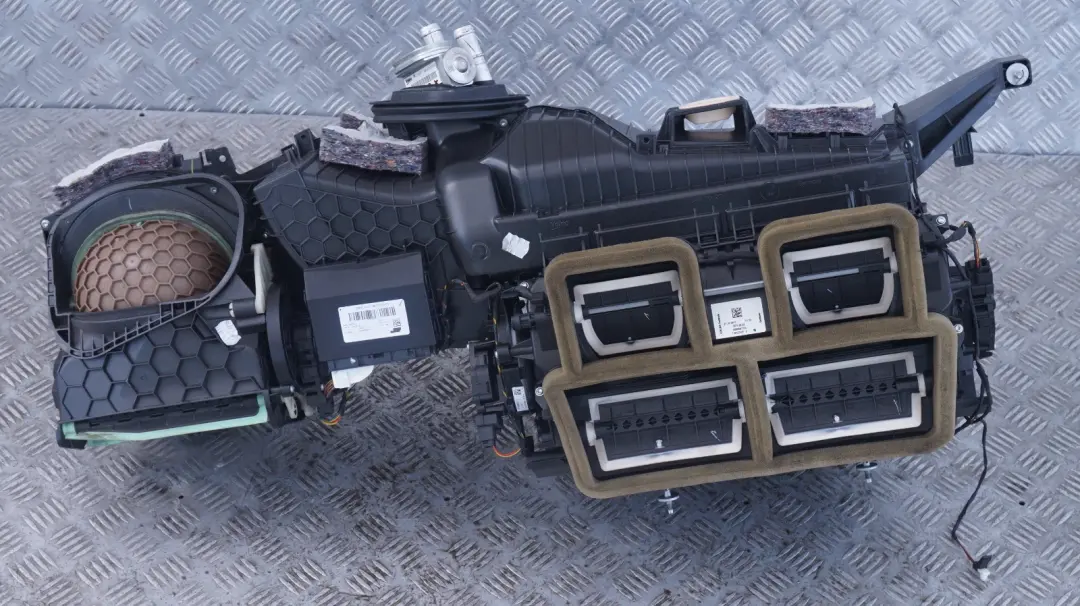 Complete Air Con Heater Matrix Housing Diesel to BMW 1 3 4 Series F20 F30 F32 1 with Part number 9238643 BMW 1 3 4 Series F20 F30 F32 1 Complete Air Con Heater Matrix Housing Diesel - SKU rhd-9238643-1 - Part number 9238643