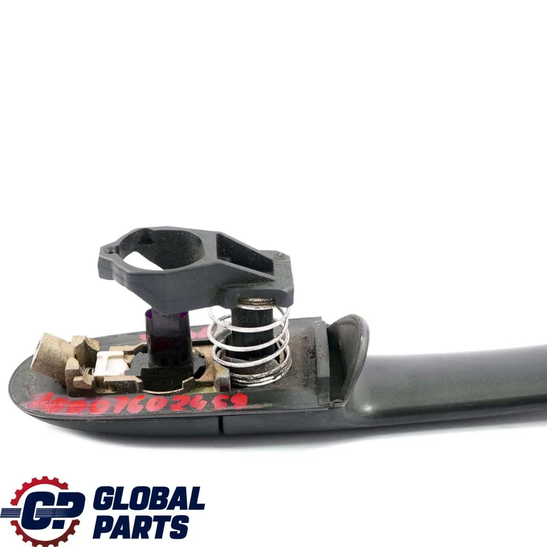 Poignee exterieure de porte avant gauche appretee pour Mercedes Vito W639 à propos du numéro de pièce A0007602559 Mercedes Vito W639 Poignee exterieure de porte avant gauche appretee - SKU A0007602559 - Numéro de pièce A0007602559