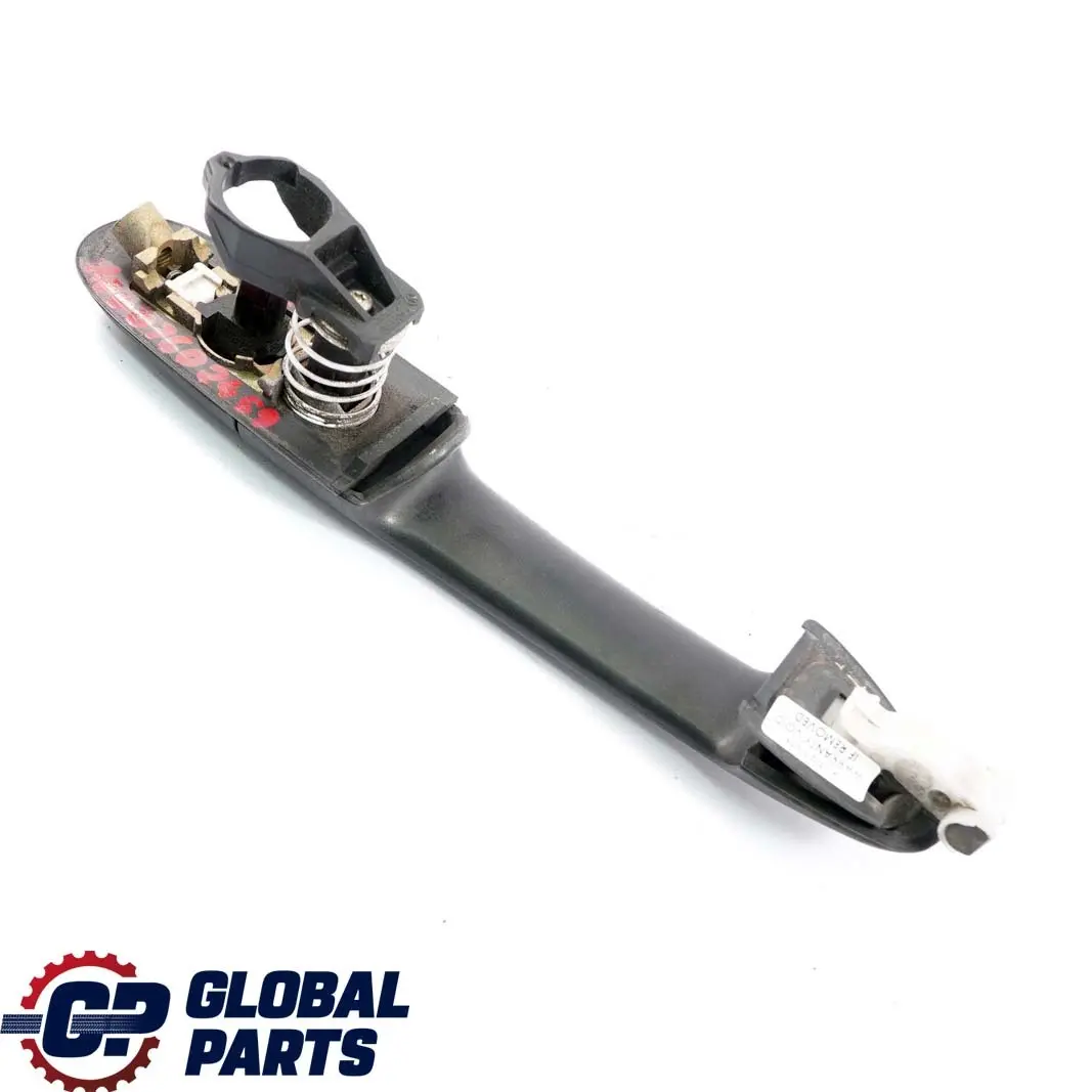 Poignee exterieure de porte avant gauche appretee pour Mercedes Vito W639 à propos du numéro de pièce A0007602559 Mercedes Vito W639 Poignee exterieure de porte avant gauche appretee - SKU A0007602559 - Numéro de pièce A0007602559