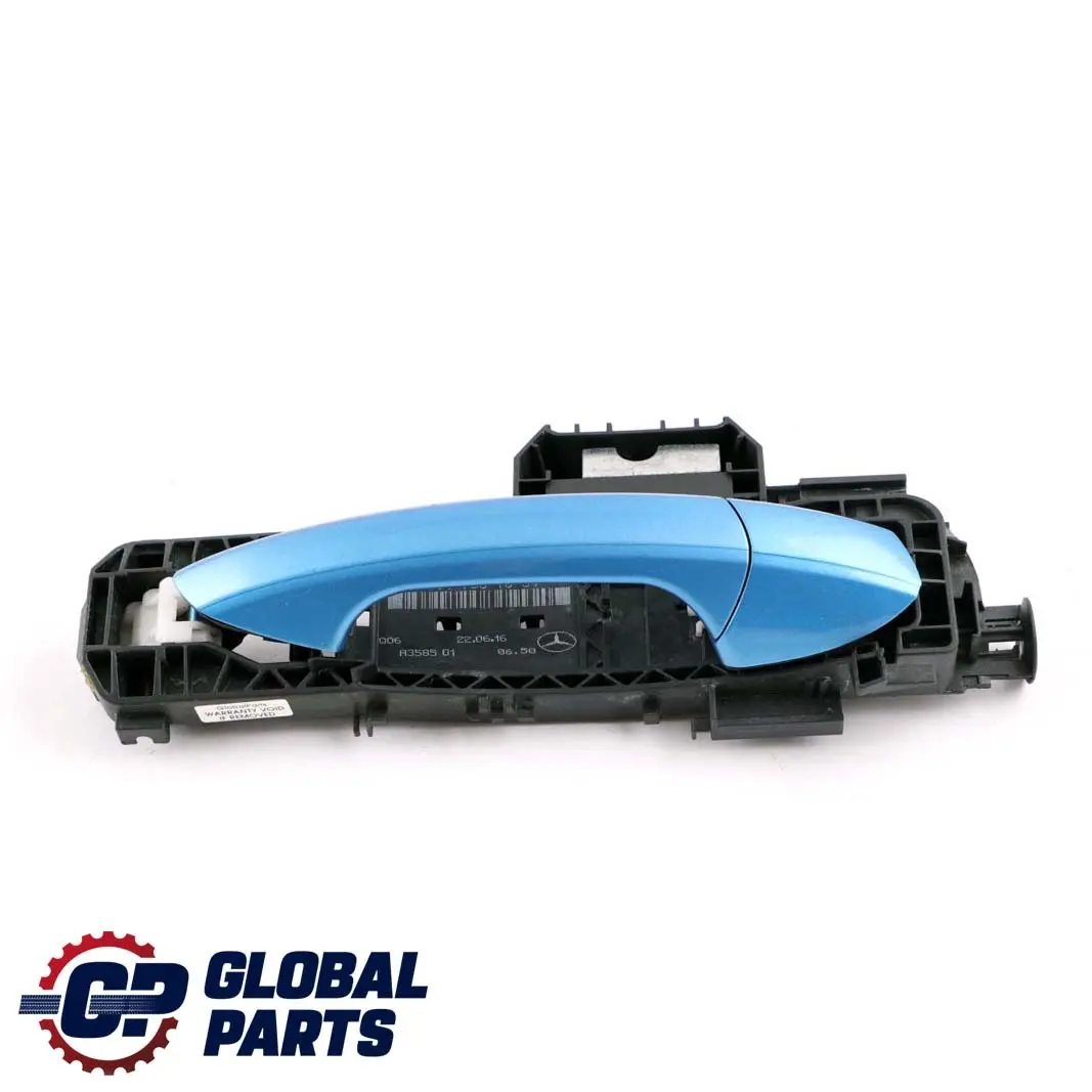 Maniglia O/S Porta Posteriore Destra South Sea Blue Metallic 162 per Mercedes W176 con numero di parte A2047601634 Mercedes W176 Maniglia O/S Porta Posteriore Destra South Sea Blue Metallic 162 - SKU A2047601634-SSB - Numero di parte A2047601634
