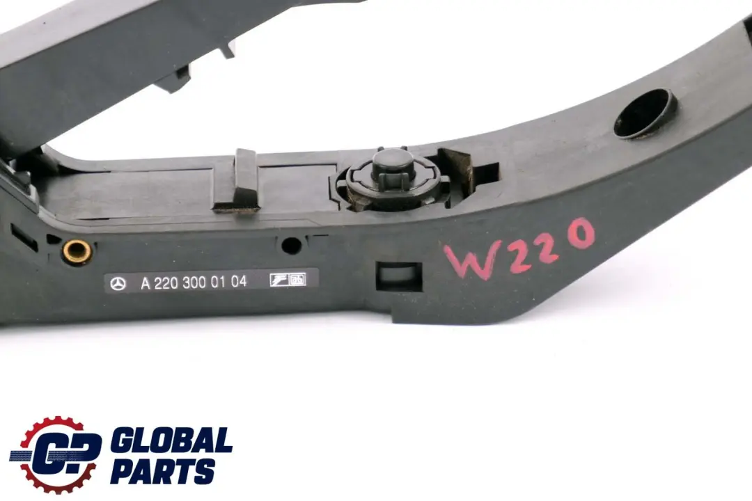 Pedal del acelerador para Mercedes W220 con número de pieza A2203000104 Mercedes W220 Pedal del acelerador - SKU A2203000104 - Número de pieza A2203000104