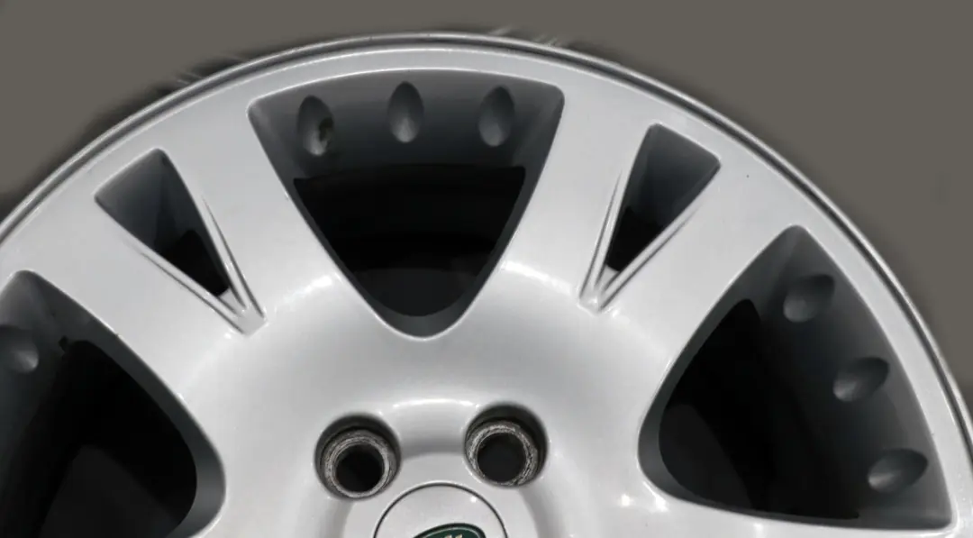 Complete Set 4x Wheel Alloy Rim 19" 9J ET:53 to Land Rover Discovery Silver with Part number RRC502280 Land Rover Discovery Silver Complete Set 4x Wheel Alloy Rim 19" 9J ET:53 - SKU Set Land Rover 19 - Part number RRC502280