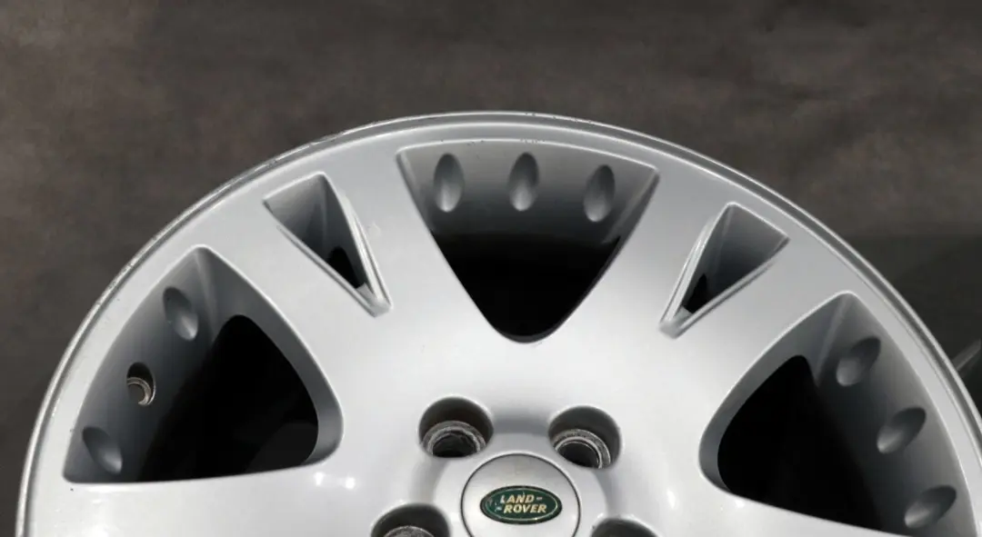 Complete Set 4x Wheel Alloy Rim 19" 9J ET:53 to Land Rover Discovery Silver with Part number RRC502280 Land Rover Discovery Silver Complete Set 4x Wheel Alloy Rim 19" 9J ET:53 - SKU Set Land Rover 19 - Part number RRC502280