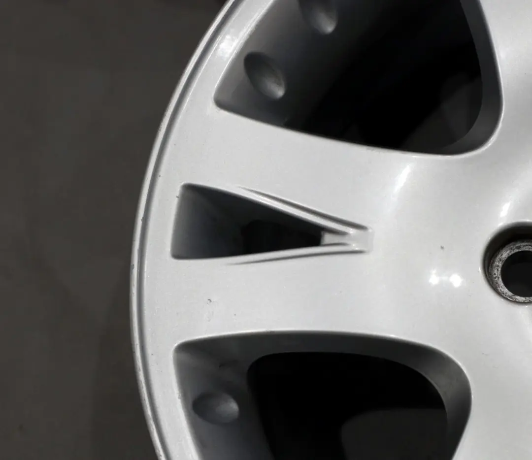 Complete Set 4x Wheel Alloy Rim 19" 9J ET:53 to Land Rover Discovery Silver with Part number RRC502280 Land Rover Discovery Silver Complete Set 4x Wheel Alloy Rim 19" 9J ET:53 - SKU Set Land Rover 19 - Part number RRC502280