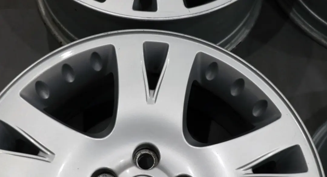 Complete Set 4x Wheel Alloy Rim 19" 9J ET:53 to Land Rover Discovery Silver with Part number RRC502280 Land Rover Discovery Silver Complete Set 4x Wheel Alloy Rim 19" 9J ET:53 - SKU Set Land Rover 19 - Part number RRC502280