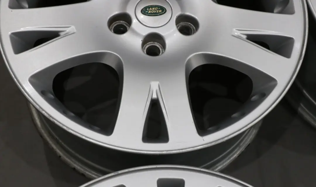 Complete Set 4x Wheel Alloy Rim 19" 9J ET:53 to Land Rover Discovery Silver with Part number RRC502280 Land Rover Discovery Silver Complete Set 4x Wheel Alloy Rim 19" 9J ET:53 - SKU Set Land Rover 19 - Part number RRC502280