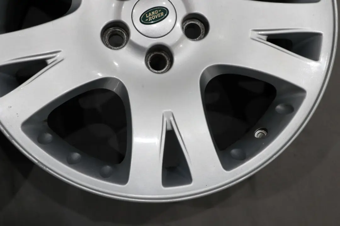 Complete Set 4x Wheel Alloy Rim 19" 9J ET:53 to Land Rover Discovery Silver with Part number RRC502280 Land Rover Discovery Silver Complete Set 4x Wheel Alloy Rim 19" 9J ET:53 - SKU Set Land Rover 19 - Part number RRC502280
