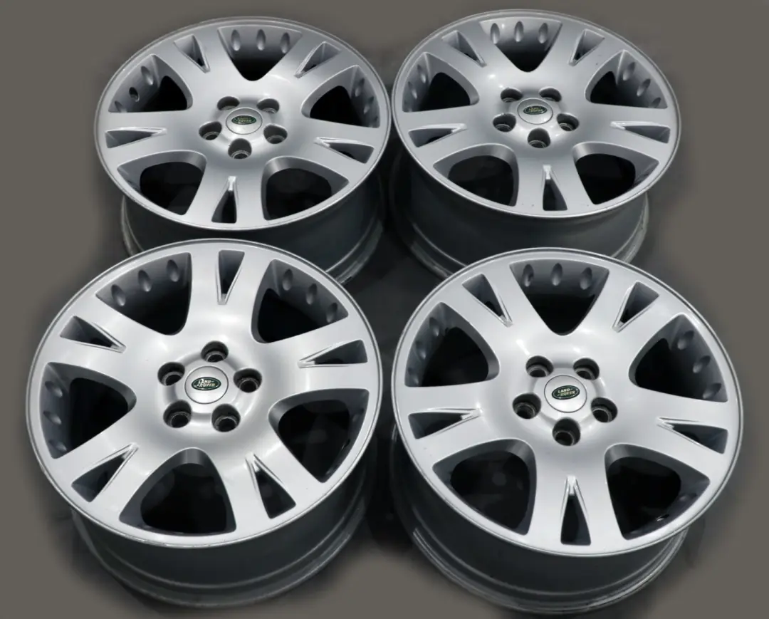 Complete Set 4x Wheel Alloy Rim 19" 9J ET:53 to Land Rover Discovery Silver with Part number RRC502280 Land Rover Discovery Silver Complete Set 4x Wheel Alloy Rim 19" 9J ET:53 - SKU Set Land Rover 19 - Part number RRC502280