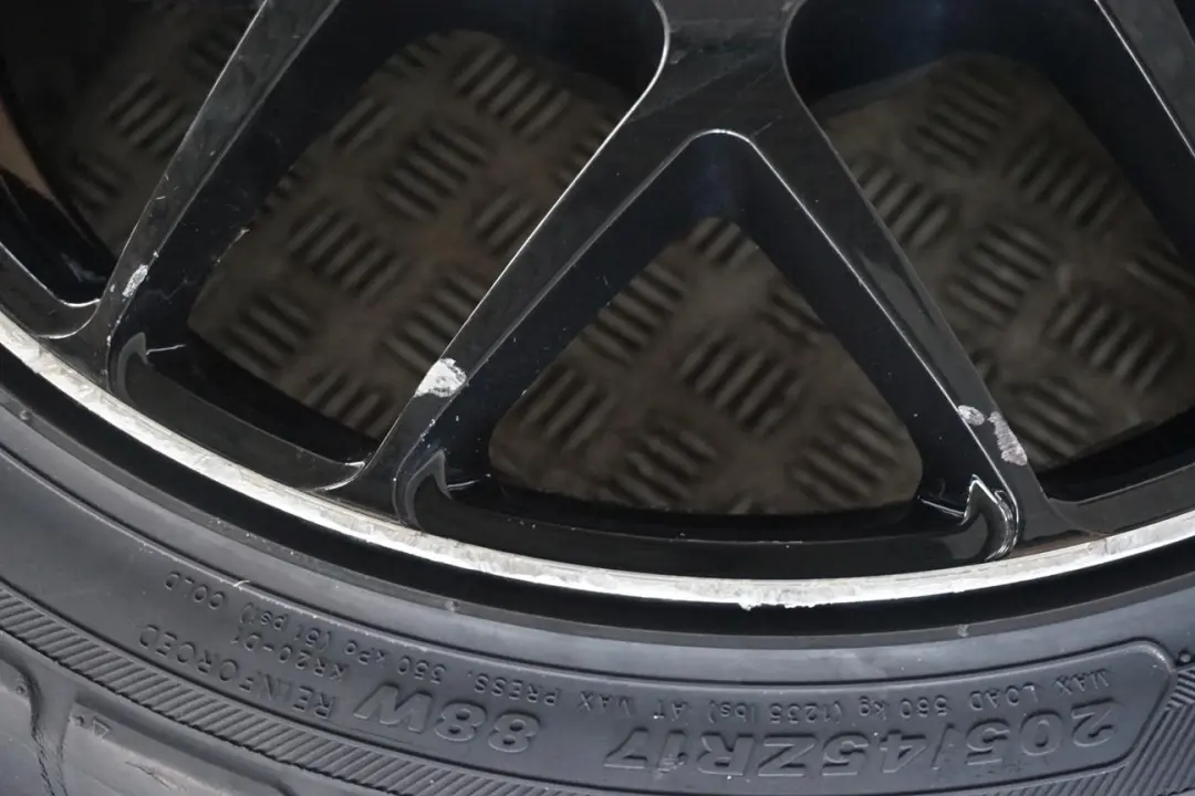 Complete Set 4x Wheel with Tyres 17" 7,5 VIA to BMW MINI Cooper One R50 R55 R56 R57 with Part number VIA 732 BMW MINI Cooper One R50 R55 R56 R57 Complete Set 4x Wheel with Tyres 17" 7,5 VIA - SKU SET R56 VIA 732 - Part number VIA 732