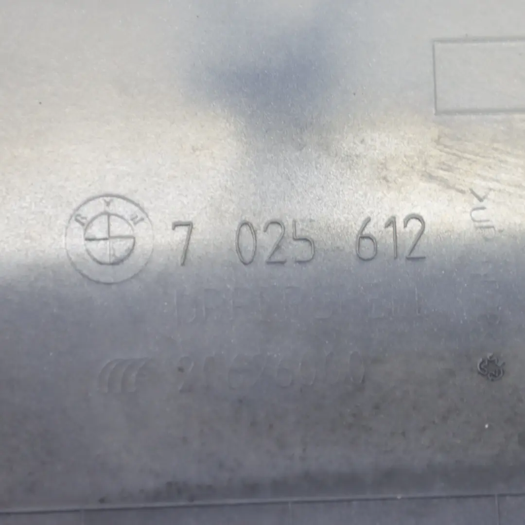 Spoiler Lotka Blenda Klapy Bagażnika do BMW X5 E53 o numerze 0008798 BMW X5 E53 Spoiler Lotka Blenda Klapy Bagażnika - SKU 0008798-KAB - Numer Części 0008798