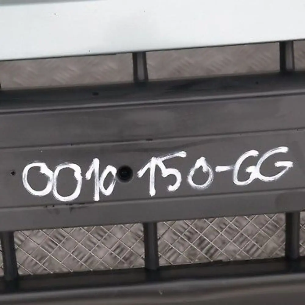 Zderzak przedni przód Graugruen 442 do BMW E53 X5 o numerze 10150 BMW E53 X5 Zderzak przedni przód Graugruen 442 - SKU 0010150-GG - Numer Części 10150