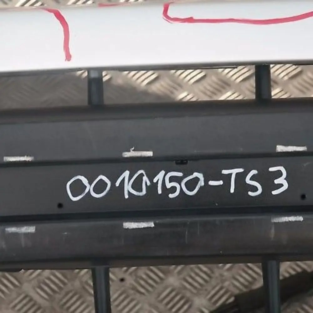 Verkleidung Stossfänger Vorn PDC Titansilber Metallic 354 für BMW X5 er 3 E53 mit Teilenummer 10150 BMW X5 er 3 E53 Verkleidung Stossfänger Vorn PDC Titansilber Metallic 354 - SKU 0010150-TS3 - Teilenummer 10150