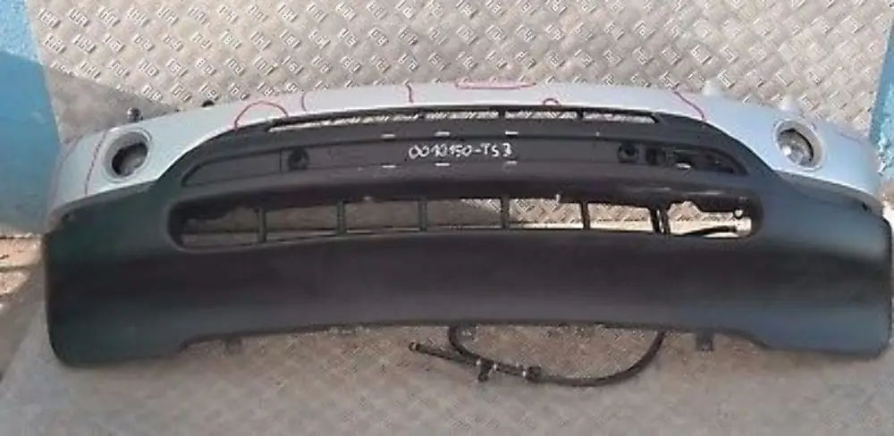 Verkleidung Stossfänger Vorn PDC Titansilber Metallic 354 für BMW X5 er 3 E53 mit Teilenummer 10150 BMW X5 er 3 E53 Verkleidung Stossfänger Vorn PDC Titansilber Metallic 354 - SKU 0010150-TS3 - Teilenummer 10150
