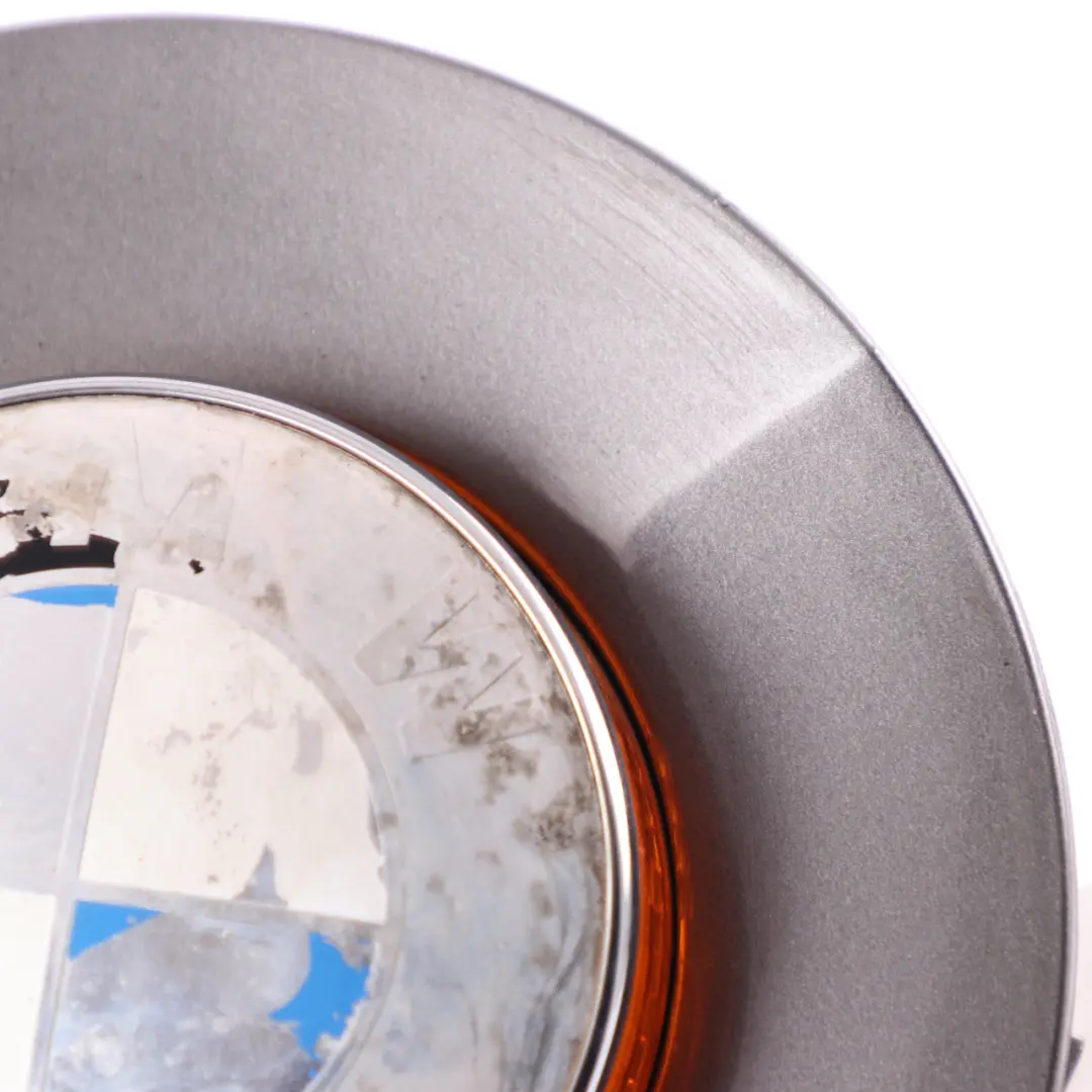 BMW Z4 E85 Cover Indicator Emblem Left N/S Sterlinggrau Metallic - 472 7033065 - SKU 0030963-STG2 - Part number 0030962