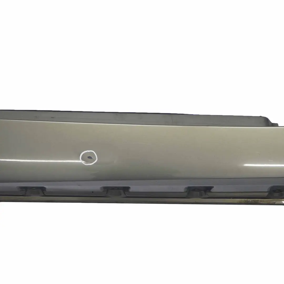 Bas de Porte Seuil a Droite Stratus Pearl Metallic - 440 pour BMW Z4 E85 E86 à propos du numéro de pièce 0031108 BMW Z4 E85 E86 Bas de Porte Seuil a Droite Stratus Pearl Metallic - 440 - SKU 0031108-SRT - Numéro de pièce 0031108