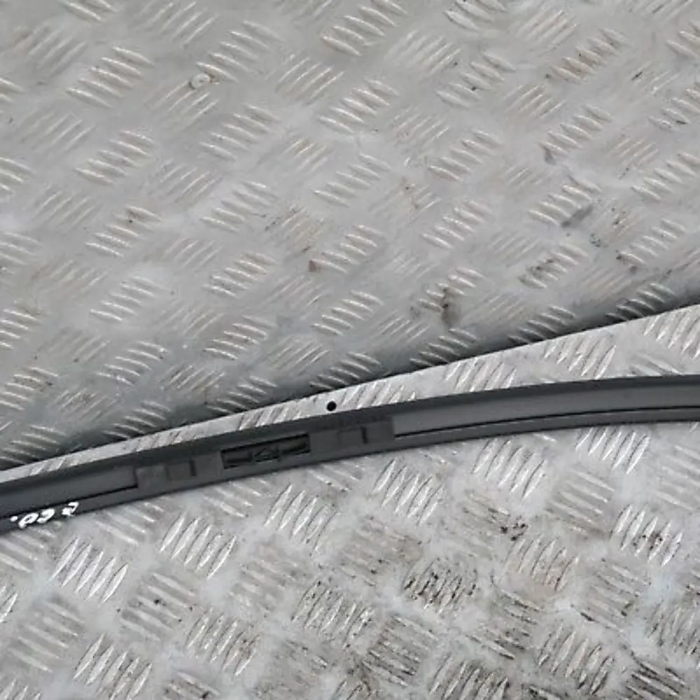 Moulure De Toit Gauche Rail De Gouttière Amethystgrau Grey pour BMW E60 à propos du numéro de pièce 7070195 BMW E60 Moulure De Toit Gauche Rail De Gouttière Amethystgrau Grey - SKU 0031141-AG - Numéro de pièce 7070195
