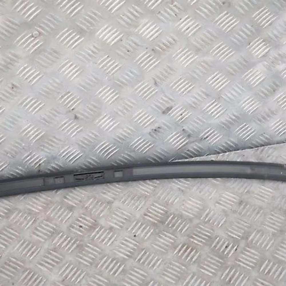 BMW E60 Moulure de toit gauche Rail de gouttière Titangrau II Gris A36 - SKU 0031141-TGR - Numéro de pièce 0031141