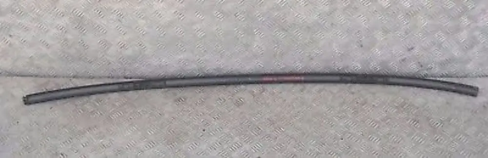 BMW E60 Moulure de toit gauche Rail de gouttière Titangrau II Gris A36 - SKU 0031141-TGR - Numéro de pièce 0031141