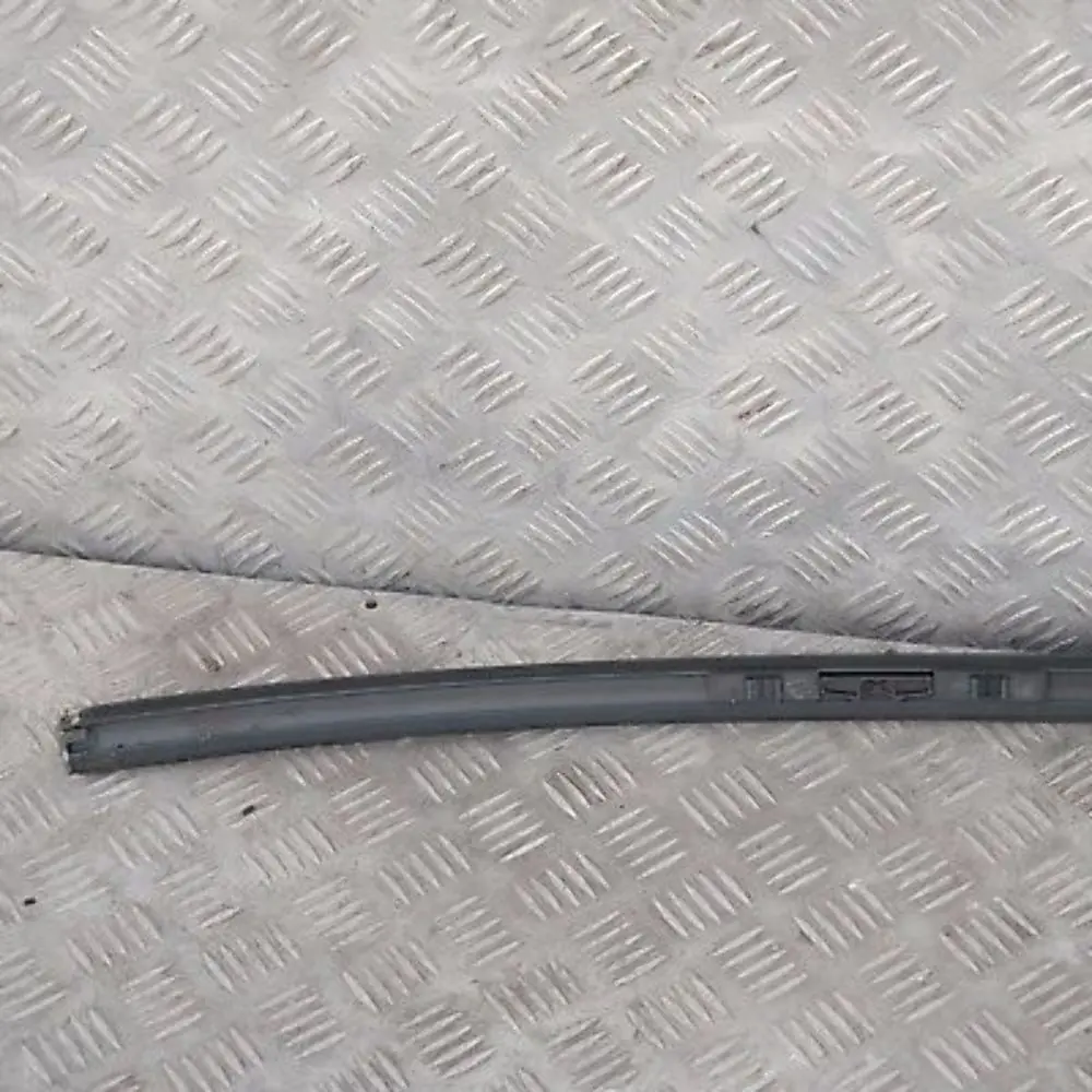 BMW E60 Moulure de toit gauche Rail de gouttière Titangrau II Gris A36 - SKU 0031141-TGR - Numéro de pièce 0031141