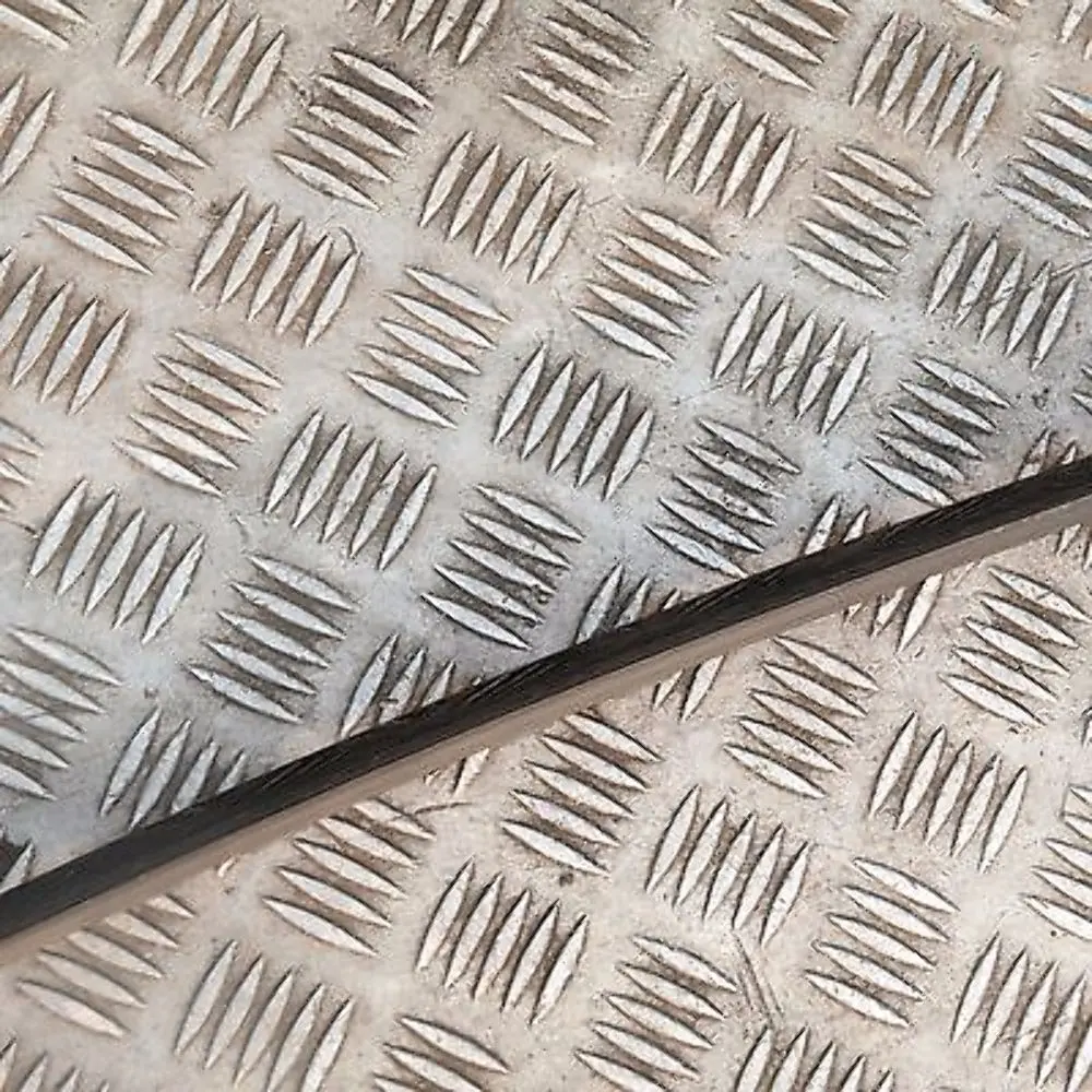 Bandes Decoratives Toit Peint Droite Noir pour BMW 5 E60 E60N à propos du numéro de pièce 7070196 BMW 5 E60 E60N Bandes Decoratives Toit Peint Droite Noir - SKU 0031142-SCH - Numéro de pièce 7070196