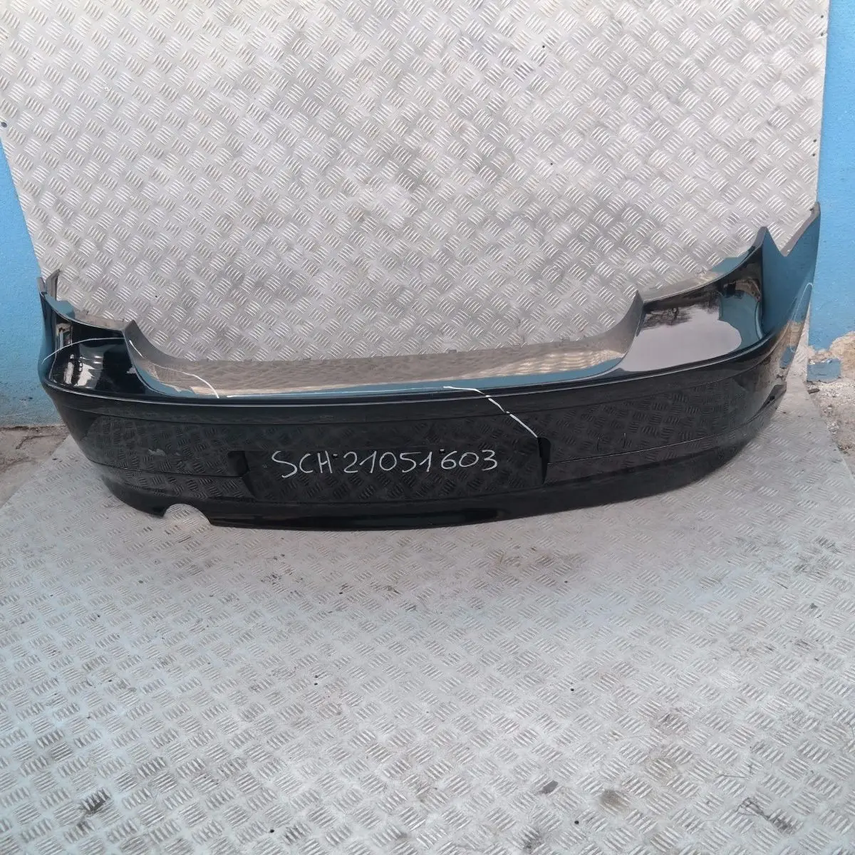 BMW E87 Zderzak Tylny Schwarz 2 Czarny 668