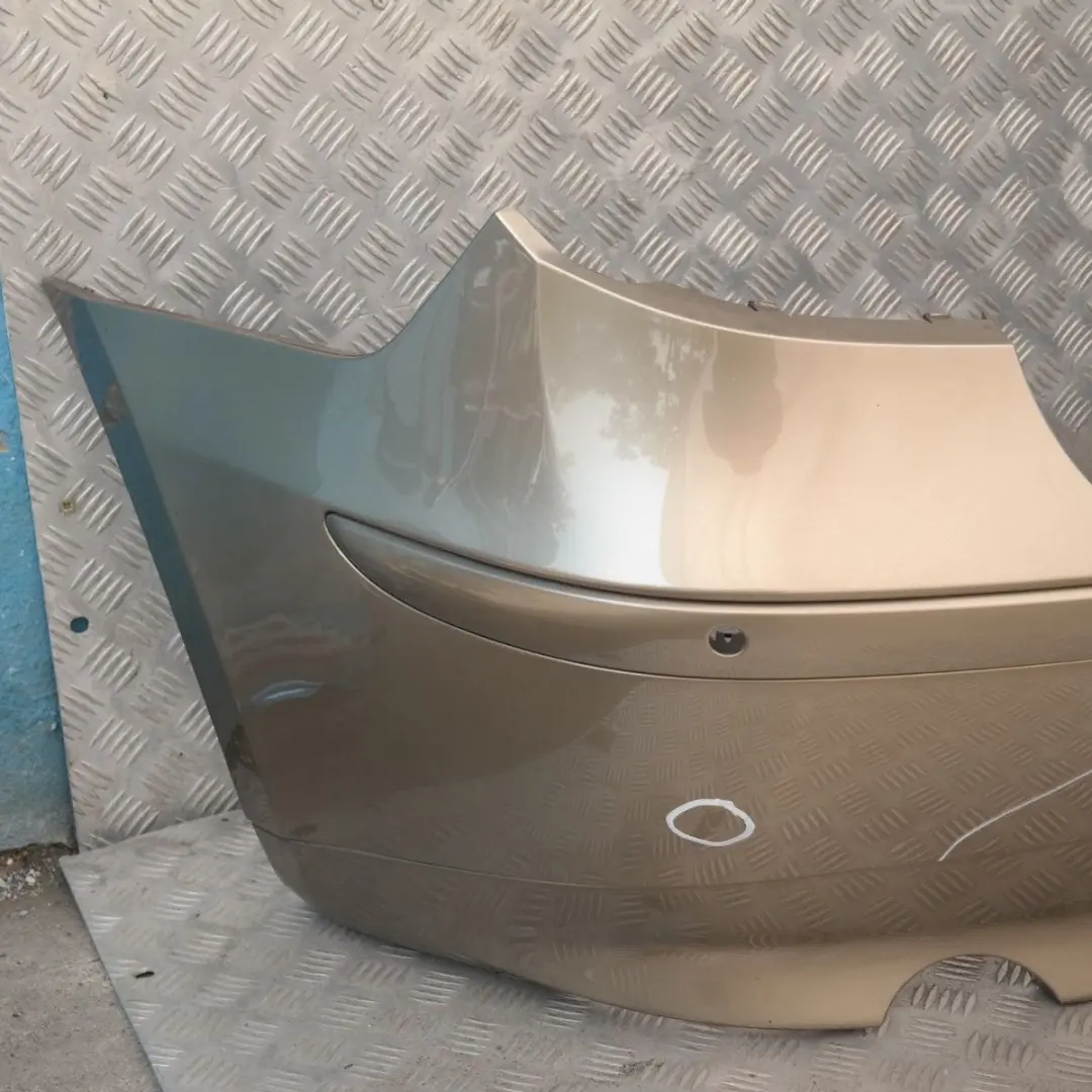 Verkleidung Stossfänger lackiert hinten PDC Sonora Metallic A23 für BMW 1 er 1 E87 mit Teilenummer 32630 BMW 1 er 1 E87 Verkleidung Stossfänger lackiert hinten PDC Sonora Metallic A23 - SKU 0032630-SON1 - Teilenummer 32630