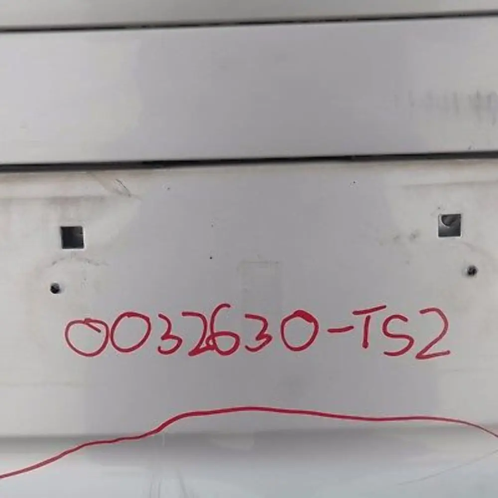 Verkleidung Stossfänger lackiert hinten PDC Titansilber 354 für BMW 1 er 2 E87 mit Teilenummer 32630 BMW 1 er 2 E87 Verkleidung Stossfänger lackiert hinten PDC Titansilber 354 - SKU 0032630-TS2 - Teilenummer 32630