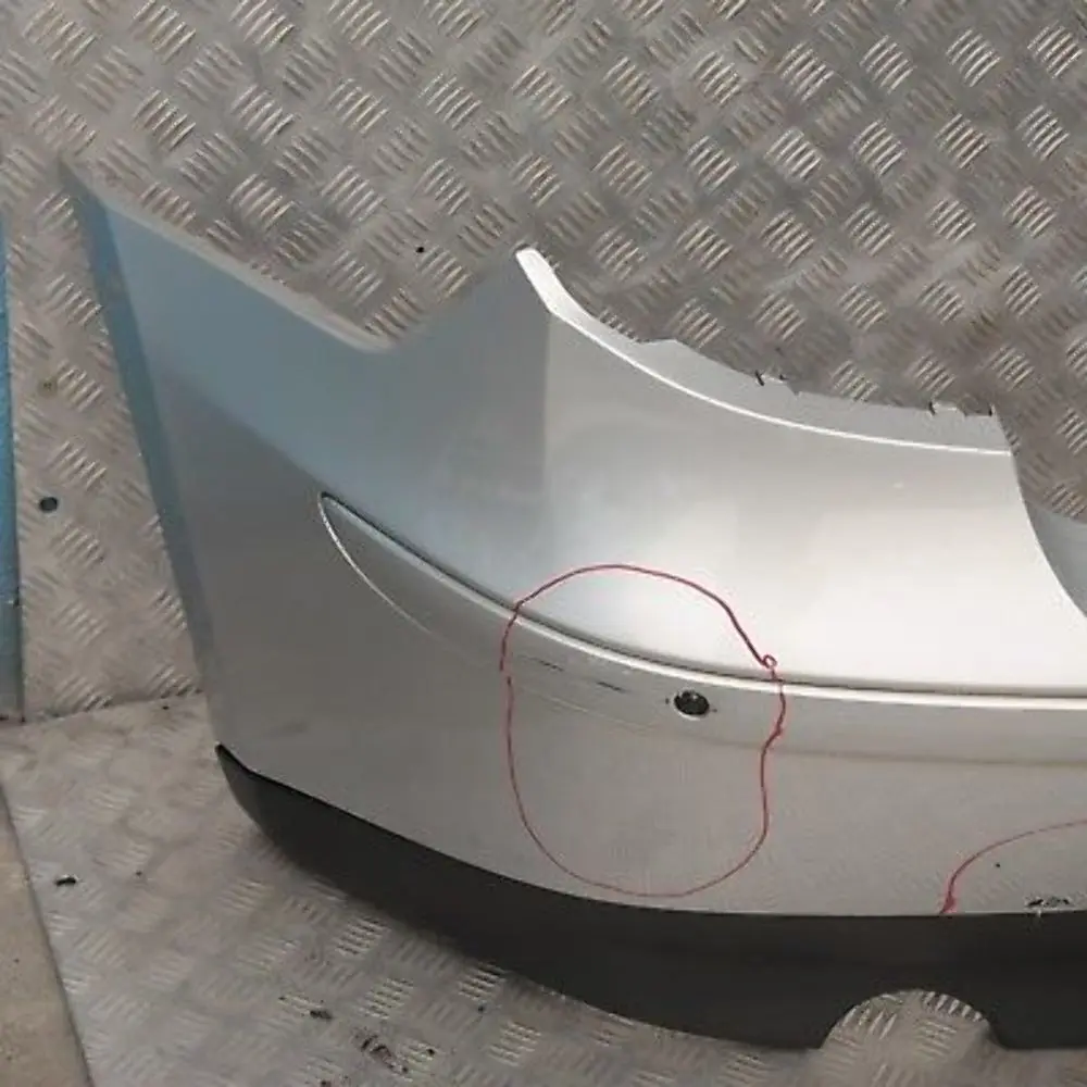 Zderzak tylny tył pdc titansilber 354 do BMW E87 o numerze 32630 BMW E87 Zderzak tylny tył pdc titansilber 354 - SKU 0032630-TS7 - Numer Części 32630