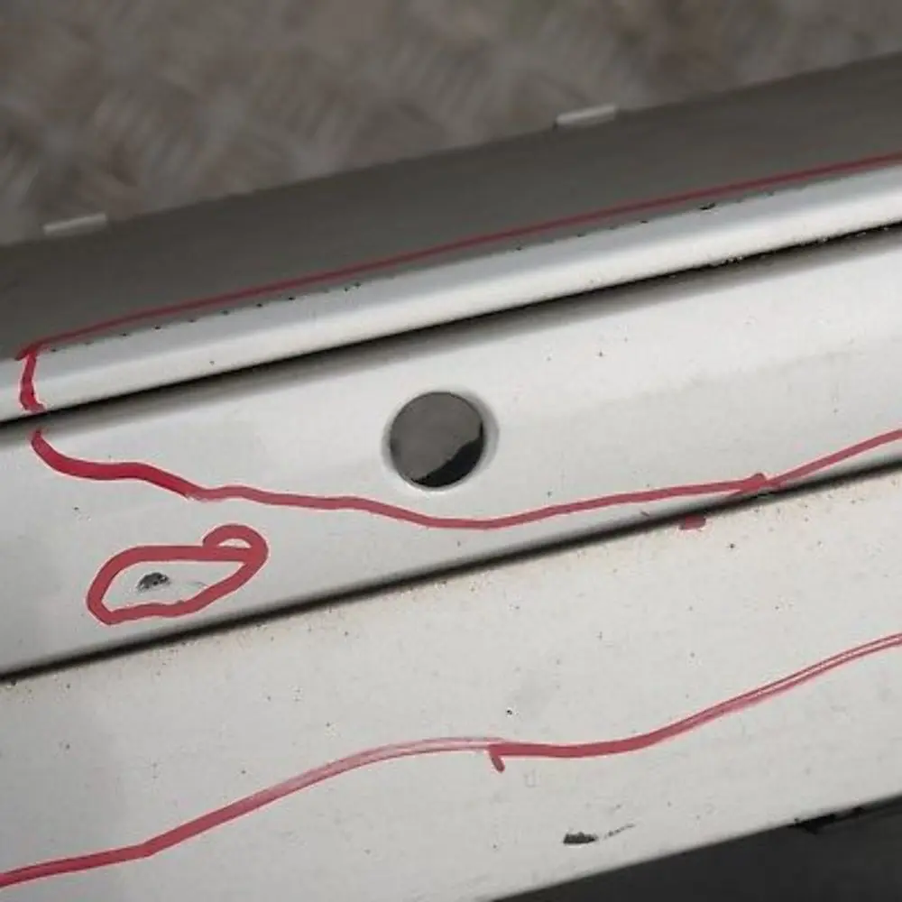 Zderzak tylny tył pdc titansilber 354 do BMW E87 o numerze 32630 BMW E87 Zderzak tylny tył pdc titansilber 354 - SKU 0032630-TS7 - Numer Części 32630