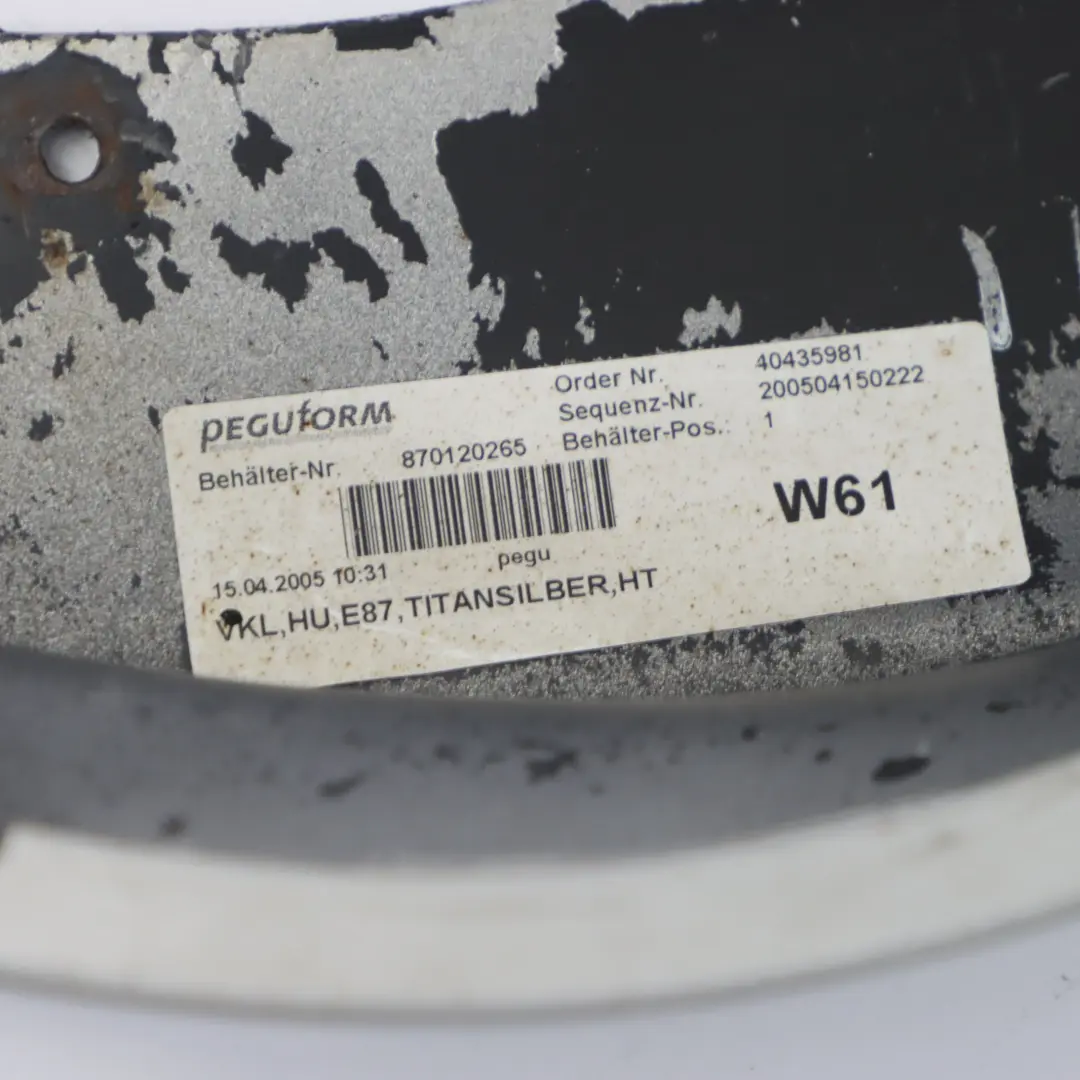 Panneau de garniture inférieur du pare-chocs arrière Titansilber - 354 pour BMW E87 à propos du numéro de pièce 51120032631 BMW E87 Panneau de garniture inférieur du pare-chocs arrière Titansilber - 354 - SKU 0032631-TS2 - Numéro de pièce 51120032631