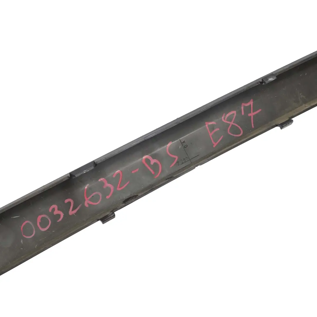 Striscia Posteriore BMW E87 Paraurti Modanatura Guardia Nero Zaffiro - per  con numero di parte 0032632  Striscia Posteriore BMW E87 Paraurti Modanatura Guardia Nero Zaffiro - - SKU 0032632-BS - Numero di parte 0032632