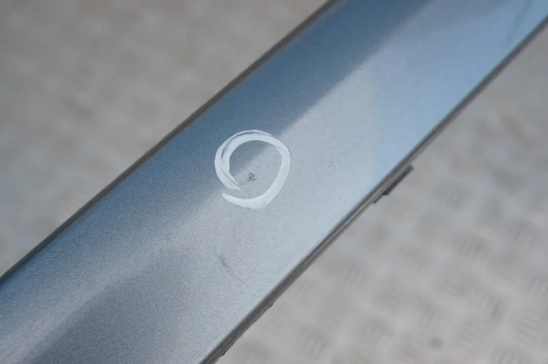 Striscia di protezione nel paraurti posteriore PDC Quarzblau Blu - A18 per BMW E87 con numero di parte 0032633 BMW E87 Striscia di protezione nel paraurti posteriore PDC Quarzblau Blu - A18 - SKU 0032633-QB1 - Numero di parte 0032633