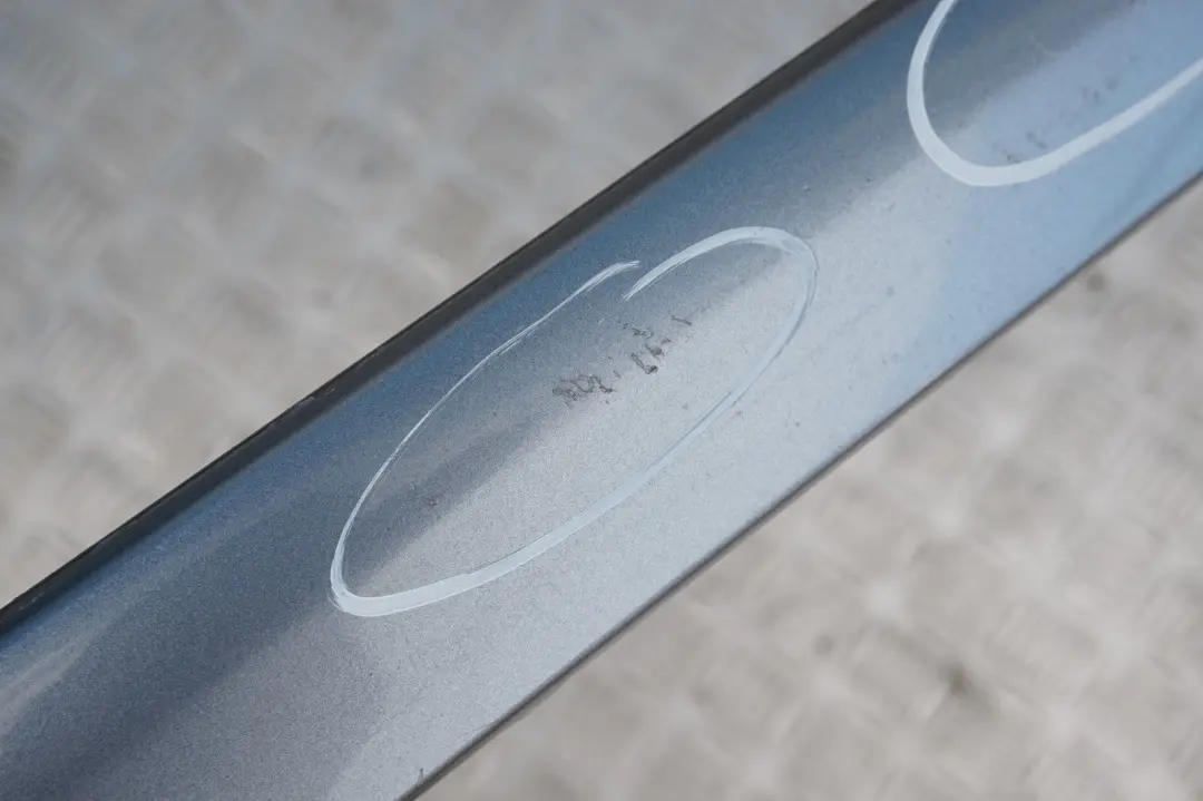 BMW E87 Bande de protection dans le pare-chocs arrière PDC Quarzblau Bleu - A18 - SKU 0032633-QB1 - Numéro de pièce 0032633