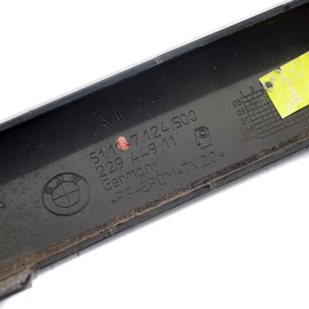 Stossleiste Blende Abdeckung Vorne Rechts Black Sapphire 0032638 für BMW 1 er E87 mit Teilenummer 7124500 BMW 1 er E87 Stossleiste Blende Abdeckung Vorne Rechts Black Sapphire 0032638 - SKU 0032638-BS1 - Teilenummer 7124500