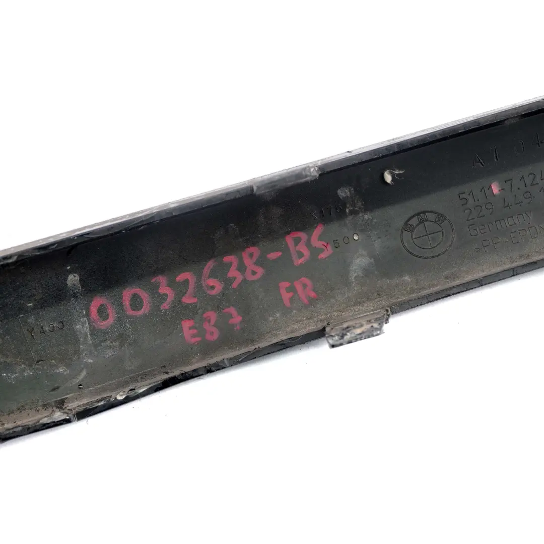 Stossleiste Blende Abdeckung Vorne Rechts Black Sapphire Schwarz 475 für BMW 1 E87 mit Teilenummer 7124500 BMW 1 E87 Stossleiste Blende Abdeckung Vorne Rechts Black Sapphire Schwarz 475 - SKU 0032638-BS - Teilenummer 7124500