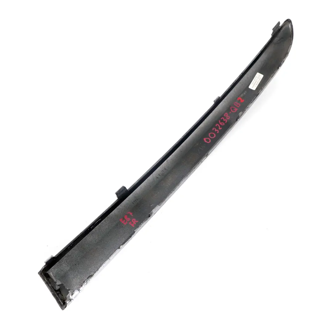 BMW E87 Parachoques Embellecedor de Goma Delantero Derecho Azul- A18 - SKU 0032638-QB2 - Número de pieza 0032638