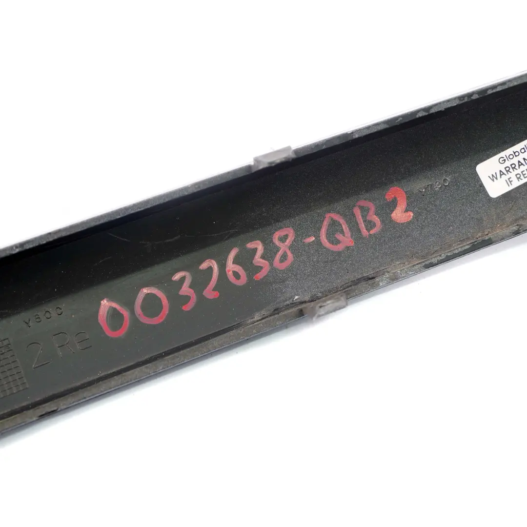 BMW E87 Parachoques Embellecedor de Goma Delantero Derecho Azul- A18 - SKU 0032638-QB2 - Número de pieza 0032638